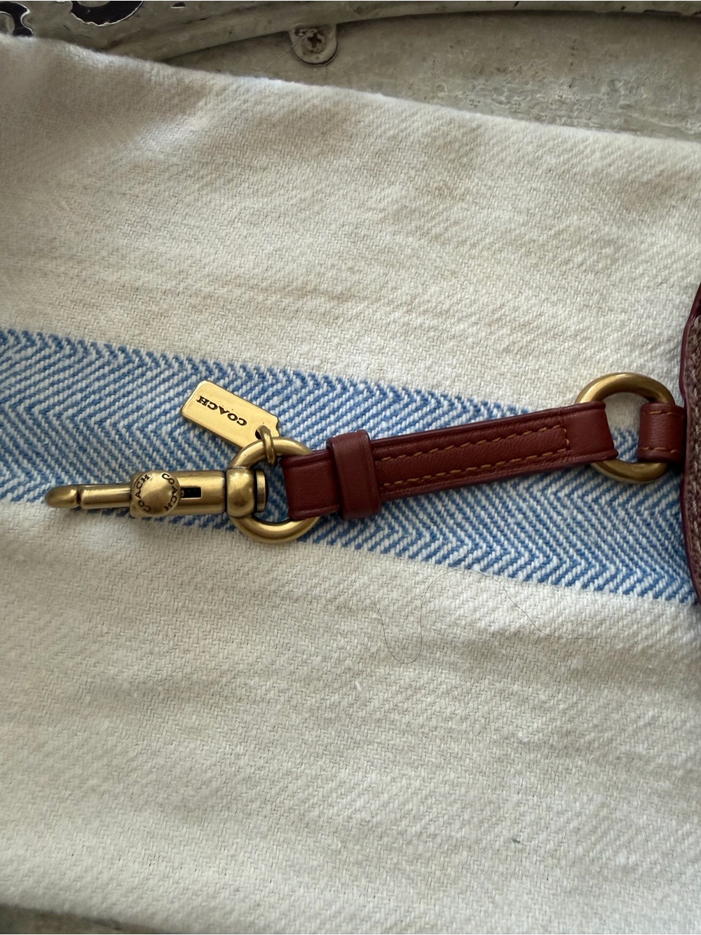 Coach Sunglasses Case with Tea Rose Turnlock & Signature Coated Canvas - Picture 5 of 15